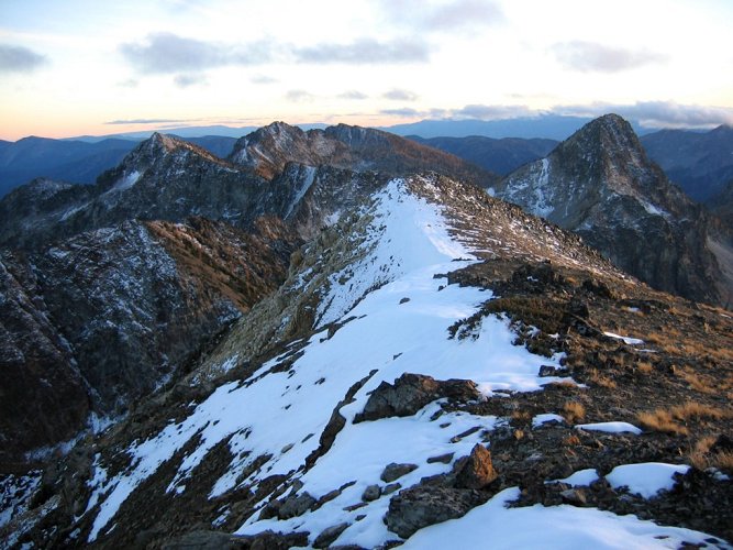 Choral had already faded to a silhouette as I reached the little snowpatch on Gopher's summit.